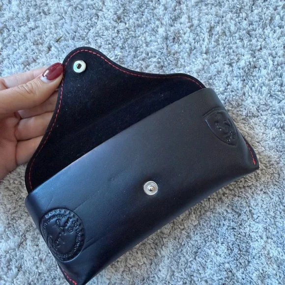 Ray-ban x Ferrari Sunglasses Case with Red Stitching - Picture 4 of 4